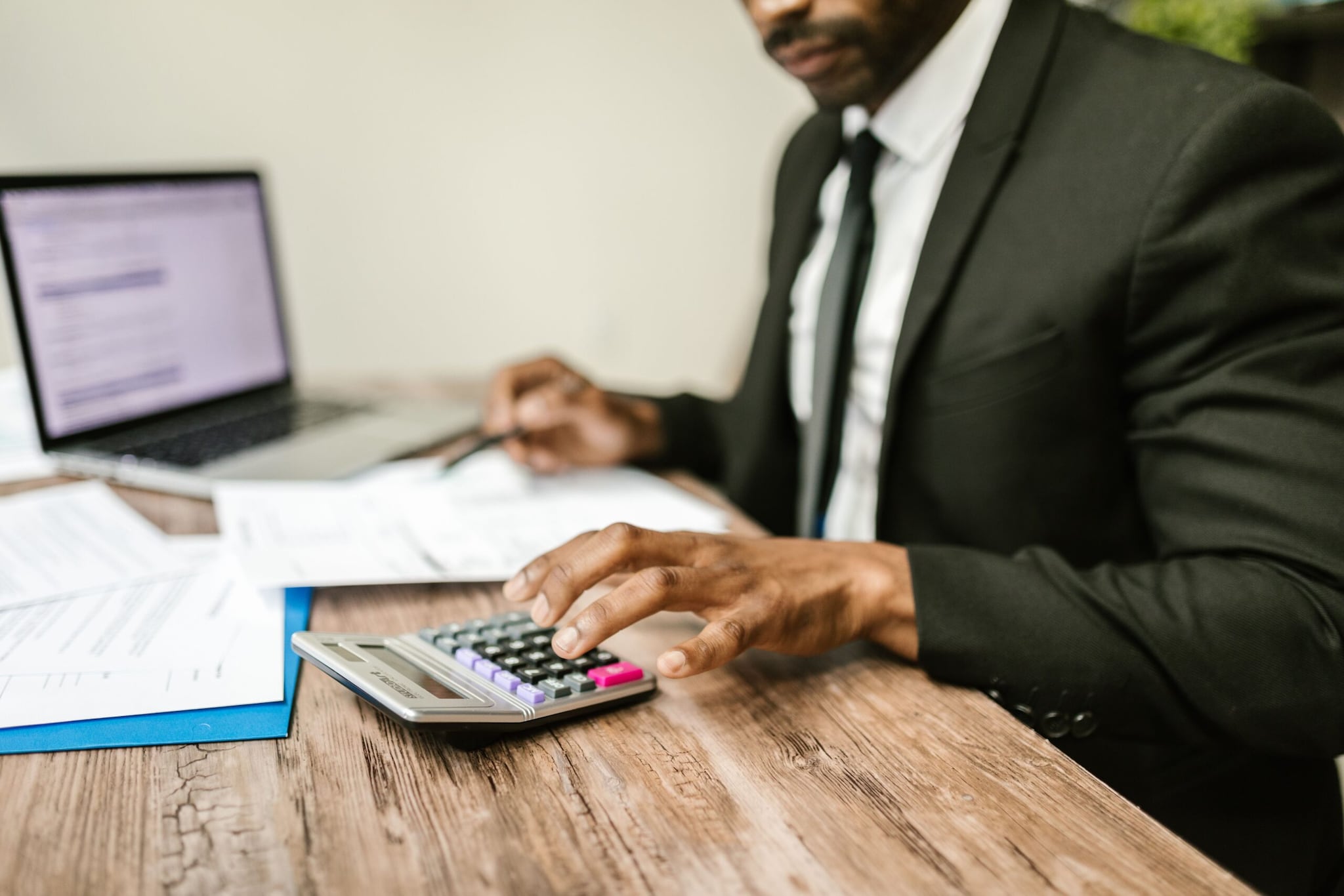 15-year-old Meyyappan decided to pursue the ACCA qualification, a globally recognized accounting credentials that typically takes working professionals several years to complete. He finished it around a year, and this eventually earned him recognition from Guinness World Records as the youngest male Chartered Accountant, qualifying in Dubai at 16 years and 170 days old. (Representative Image: Pexels)