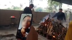 'What’s The Point Of Life?': Father Dies In Old Age Home, Daughters Watch Funeral On Video Call