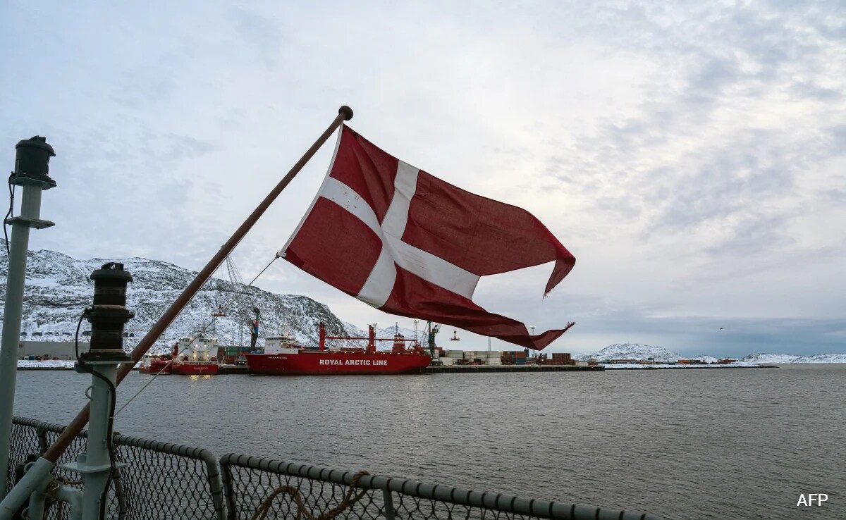 Denmark takes the fourth position, with an average annual salary of US$93,305. Denmark takes the fourth position, with an average annual salary of US$93,305.