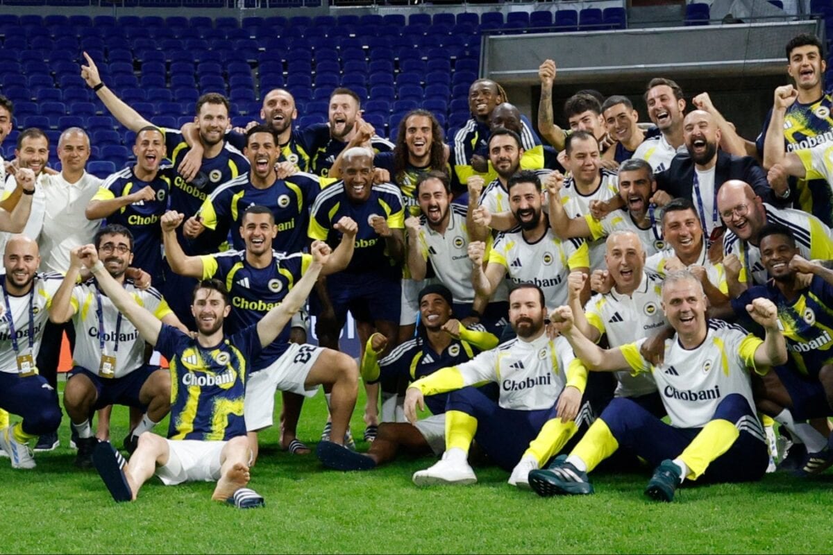 Fenerbahce Stun Lyon To Qualify For UEFA Champions League
