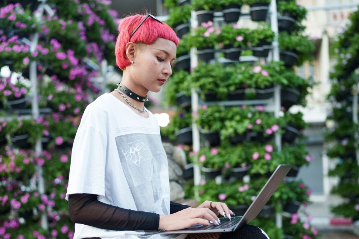 'Sir, I Have A Life Outside Office': Gen-Z Interviewee Refuses Weekend Work And Still Gets Hired