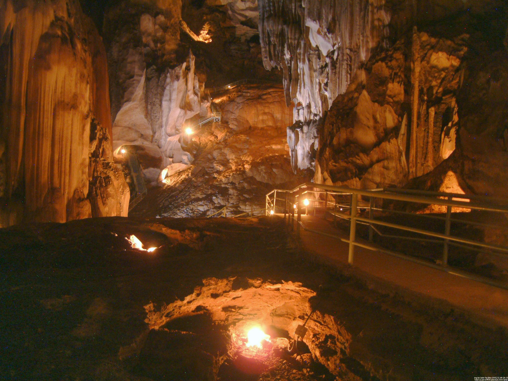 Gua Tempurung, Perak: Hidden within Perak’s towering limestone hills, this massive cave system features majestic stalactites and huge natural domes. Thrill-seekers can take guided river-wading adventures through underground streams, while casual visitors enjoy well-lit, paved walkways through spectacular caverns.