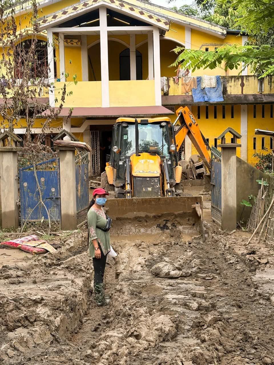 Heavy Machines Became Lifelines: After seeing the destruction, Dolly realised victims needed more than food. Using Facebook, she gathered local support, arranged excavators and trucks, then launched large-scale road clearing and debris removal across flood-affected villages. Heavy Machines Became Lifelines: After seeing the destruction, Dolly realised victims needed more than food. Using Facebook, she gathered local support, arranged excavators and trucks, then launched large-scale road clearing and debris removal across flood-affected villages.
