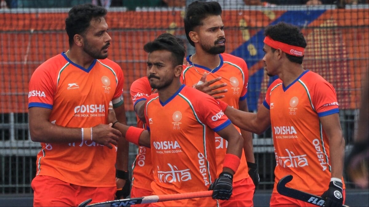 இந்தியா அரையிறுதி வாய்ப்பு: இங்கிலாந்து வென்றால் வெளியேறும்