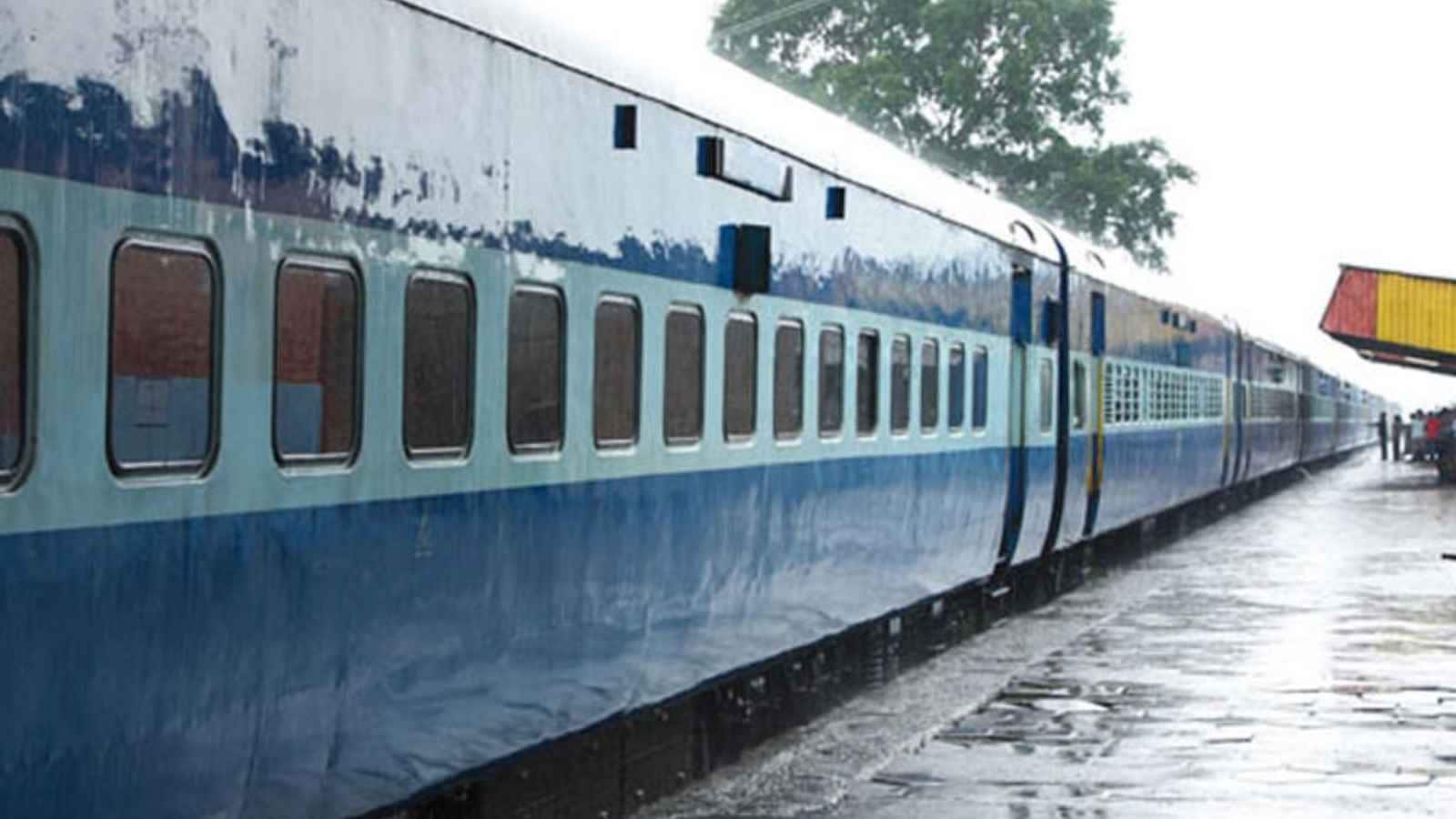The return service, Train 01702 Hazrat Nizamuddin-Jabalpur Special, will run on August 30. It will leave Hazrat Nizamuddin at 3:45 pm and reach Jabalpur Junction at 9:30 am the next morning. The return service, Train 01702 Hazrat Nizamuddin-Jabalpur Special, will run on August 30. It will leave Hazrat Nizamuddin at 3:45 pm and reach Jabalpur Junction at 9:30 am the next morning.
