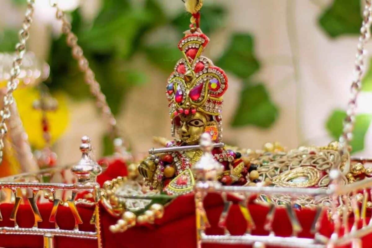 Janmashtami 2026: 5 Auspicious Items To Bring Home Before Krishna’s Birth Celebration