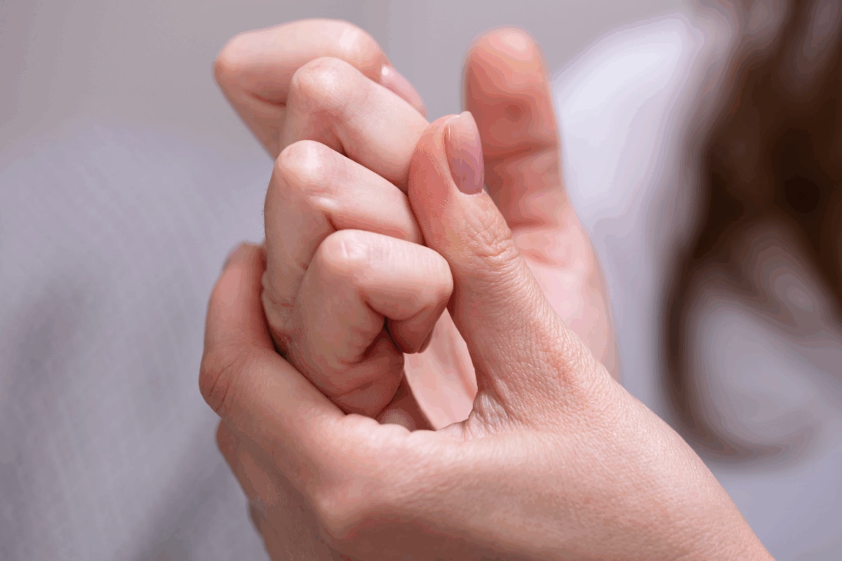 Many People Love The Popping Sound Of Cracking Their Knuckles, But Does It Harm The Joints?