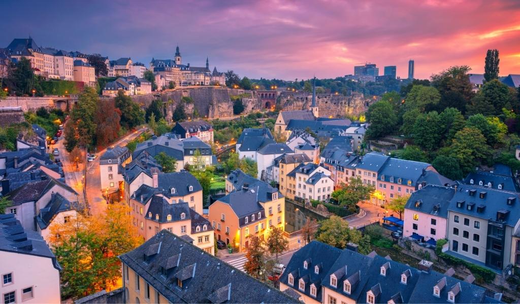 Luxembourg comes second, with workers earning an average annual salary of US$108,672. Luxembourg comes second, with workers earning an average annual salary of US$108,672.
