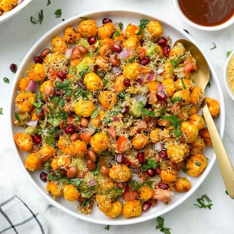 Makhana Chaat: For a quick and light starter, try makhana chaat. Roast fox nuts until crunchy and combine them with chopped tomatoes, cucumber, coriander and spices. Add lemon juice for a refreshing finish. You can also include roasted peanuts for extra crunch. Makhana Chaat: For a quick and light starter, try makhana chaat. Roast fox nuts until crunchy and combine them with chopped tomatoes, cucumber, coriander and spices. Add lemon juice for a refreshing finish. You can also include roasted peanuts for extra crunch.
