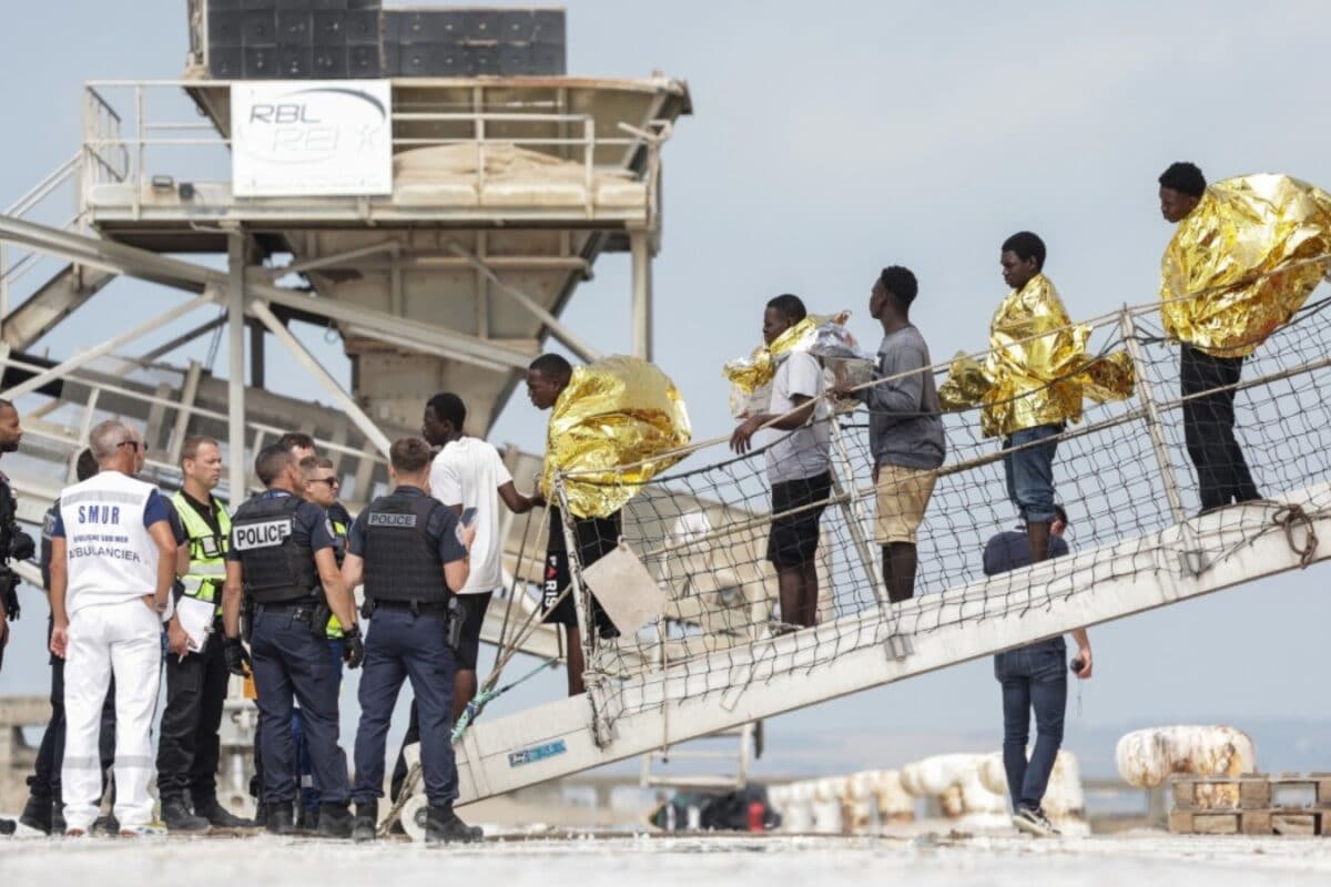 French Coastguards Rescue 173 Migrant After Boat Catches Fire In English Channel