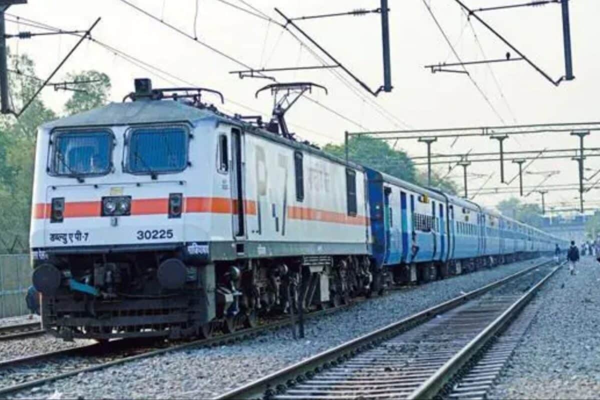 Indian Railways Tightens Rules: Passengers Could Face Fine For These Acts; Refusal To Pay May Cost Double
