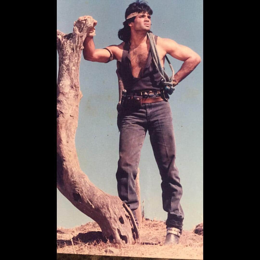 Projects including Purab Ki Laila Paschim Ka Chaila, Hum Panchi Ek Daal Ke, Ek Hindustani, Vande Mataram and Gehrai were also unable to reach theatres. The planned cast included Namrata Shirodkar, Aishwarya Rai, Raveena Tandon and Sanjay Dutt. Projects including Purab Ki Laila Paschim Ka Chaila, Hum Panchi Ek Daal Ke, Ek Hindustani, Vande Mataram and Gehrai were also unable to reach theatres. The planned cast included Namrata Shirodkar, Aishwarya Rai, Raveena Tandon and Sanjay Dutt.