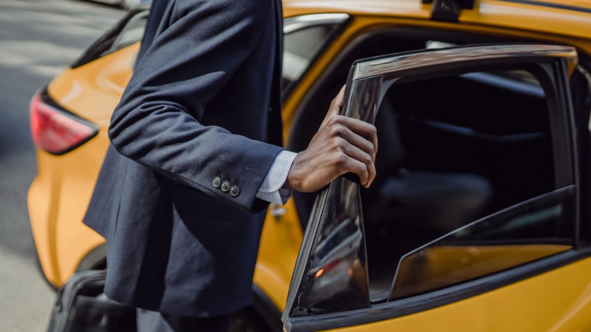 Noida-bound Uber cab stopped over expired permit; Uber told passenger to book another cab and still charged him, passenger calls it a safety issue