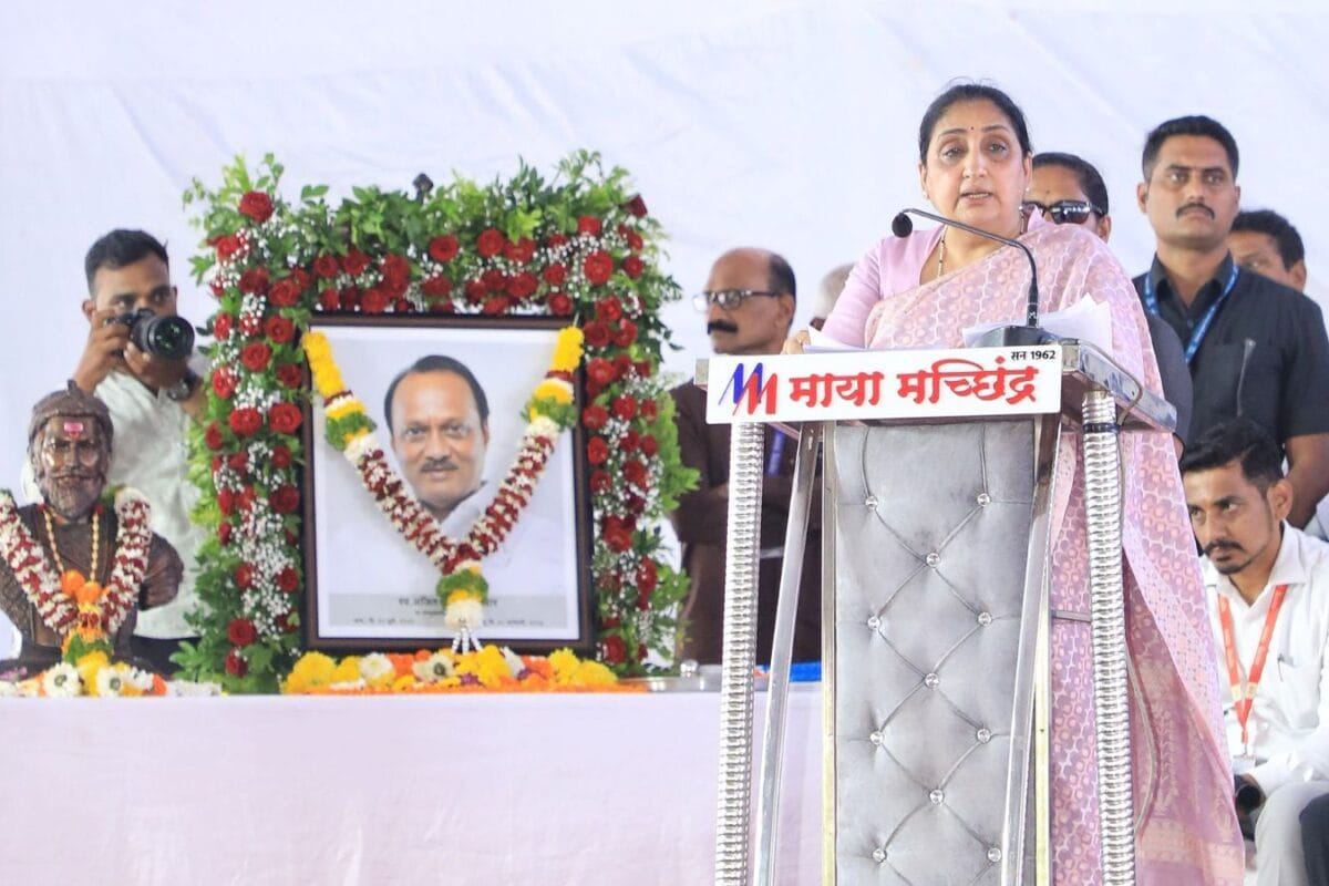 Congress Calls Sunetra Pawar 'Goongi Gudiya', NCP Workers Stage Protest