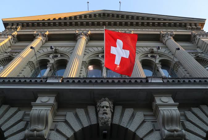 Countries with high average annual salaries can be attractive destinations for workers looking for better earning opportunities. Based on a 2025 ranking of average annual salaries, Switzerland tops the list, followed by Luxembourg and the United States. Switzerland ranks first with an average annual salary of US$131,416, making it the highest-paying country in the ranking. Countries with high average annual salaries can be attractive destinations for workers looking for better earning opportunities. Based on a 2025 ranking of average annual salaries, Switzerland tops the list, followed by Luxembourg and the United States. Switzerland ranks first with an average annual salary of US$131,416, making it the highest-paying country in the ranking.
