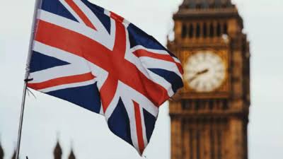 The United Kingdom ranks eighth, with an average annual salary of US$82,403. The United Kingdom ranks eighth, with an average annual salary of US$82,403.