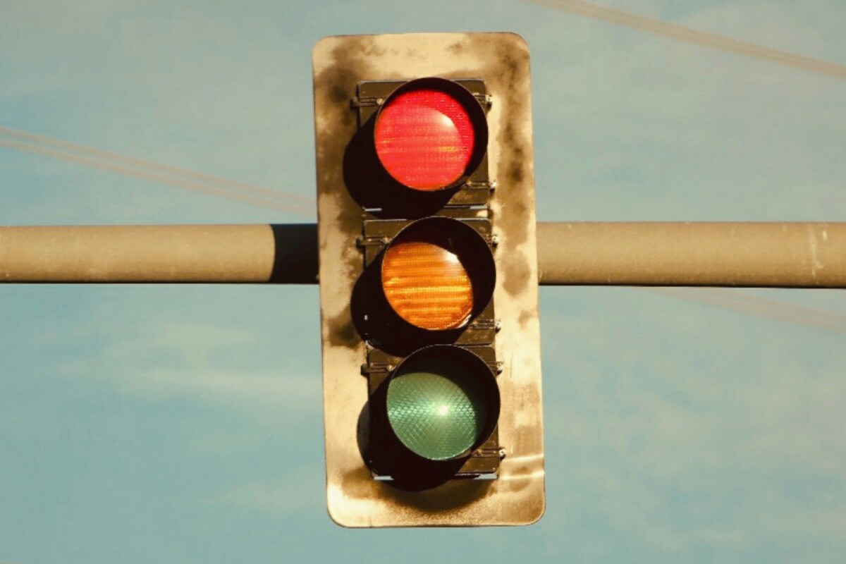 Why Are Traffic Lights Only Red, Yellow And Green? The Surprising Story Behind The Colours