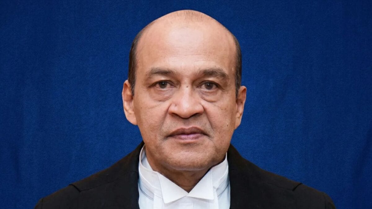 நீதிபதி யஷ்வந்த் வர்மாவின் கல்வித் தகுதிகள் வெளியாகின