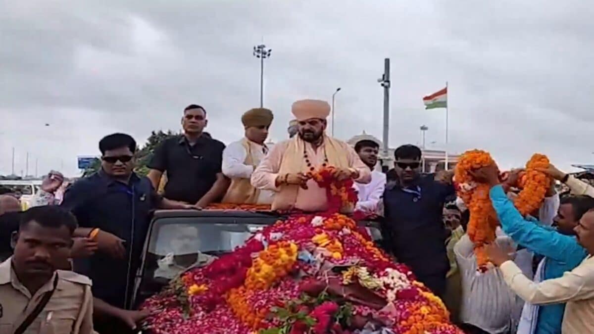 விரைவில் விடுதலையான பிரிஜ் பூஷணுக்கு ஆயோத்தியாவில் வீர வரவேற்பு
