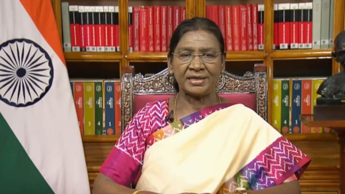 வந்தே மாதரம் பாடலுடன் தொடங்கிய குடியரசுத் தலைவர் உரை