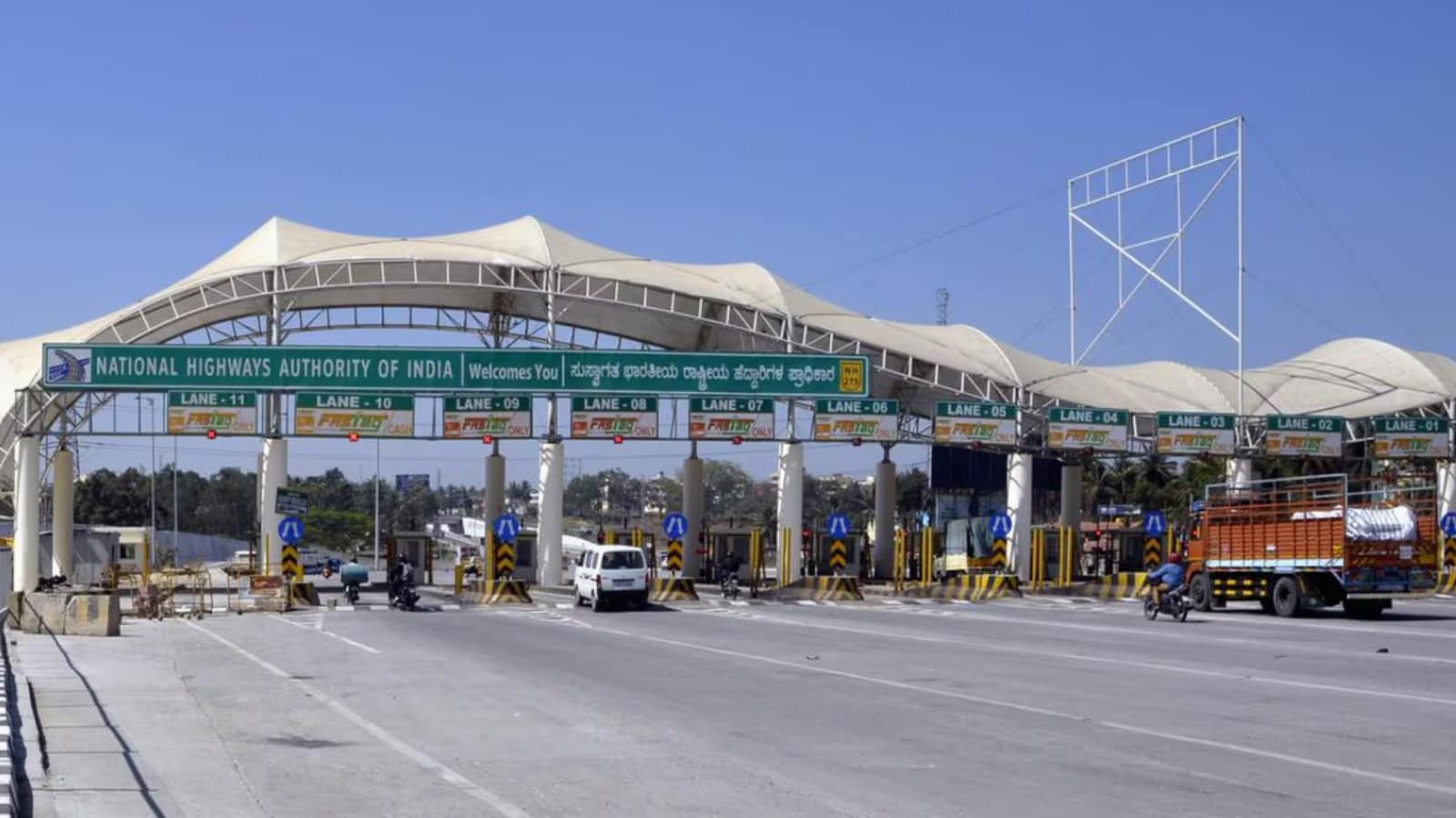 Reportedly, under the new highway toll rules, a person whose vehicle are registered under non-commercial use, and they live within the 20km of toll plaza can choose a concessional local pass or can have a monthly pass which is mentioned in the officisl gazette notification, which is released by the Ministry of Road Transport and Highways. Reportedly, under the new highway toll rules, a person whose vehicle are registered under non-commercial use, and they live within the 20km of toll plaza can choose a concessional local pass or can have a monthly pass which is mentioned in the officisl gazette notification, which is released by the Ministry of Road Transport and Highways.