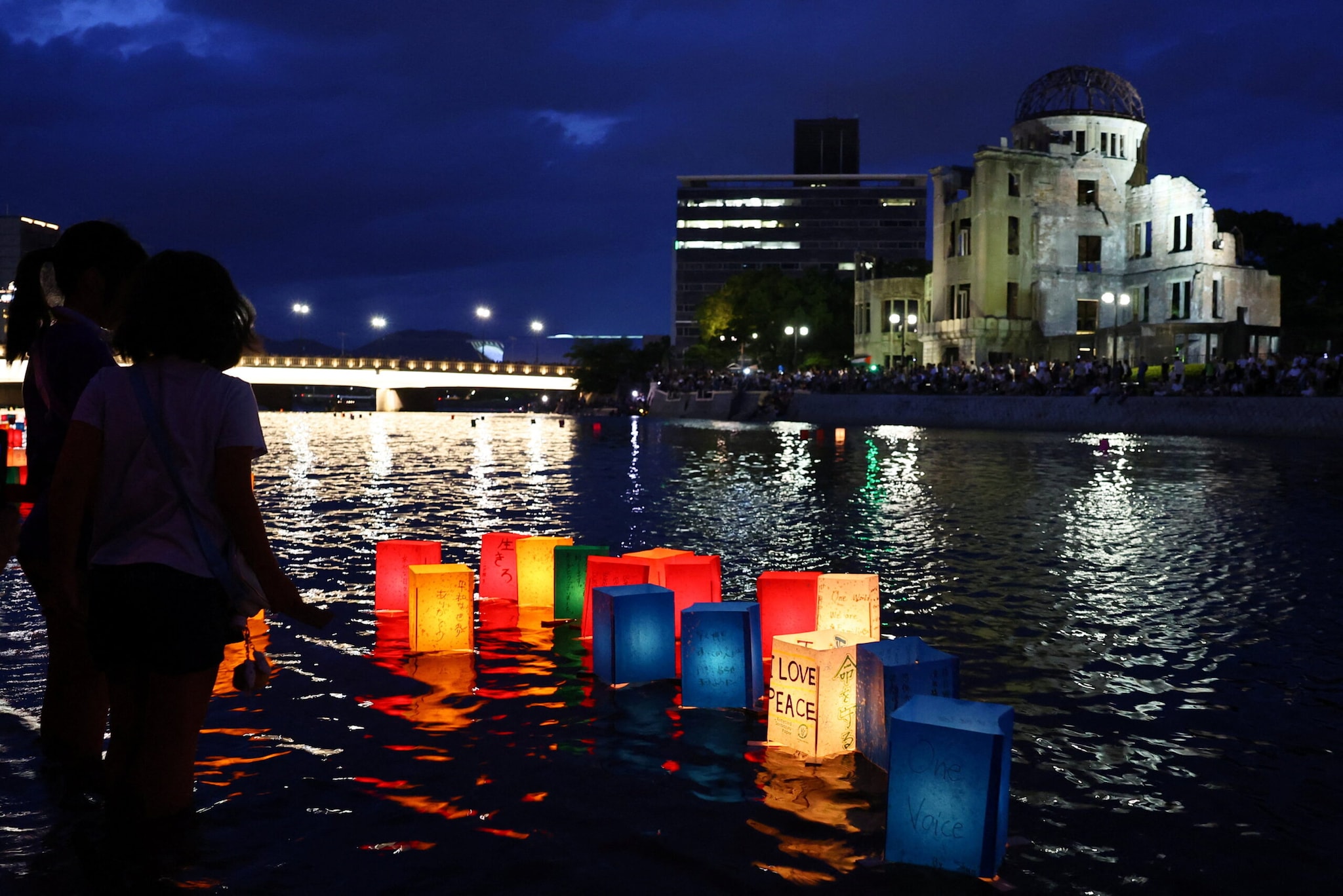 People gather at the Hiroshima Peace Memorial Park in Japan during the Hiroshima Day observance, remembering the victims of the 1945 atomic bombing and renewing calls for global peace, nuclear disarmament and a world free of nuclear weapons. (Image: Reuters file)