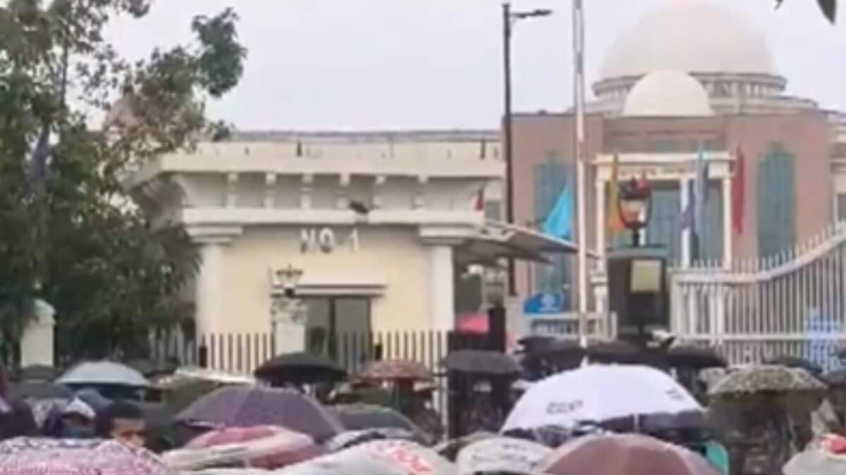 ஜார்க்கண்ட் சட்டசபையில் மாணவர் போராட்டம்; போலீஸ் லாத்தி சார்ஜ்