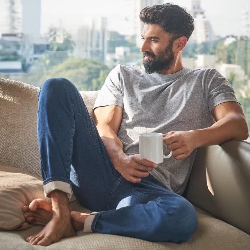 Aditya Roy Kapur: Bollywood star Aditya Roy Kapur is another celebrity often listed among famous left-handers.