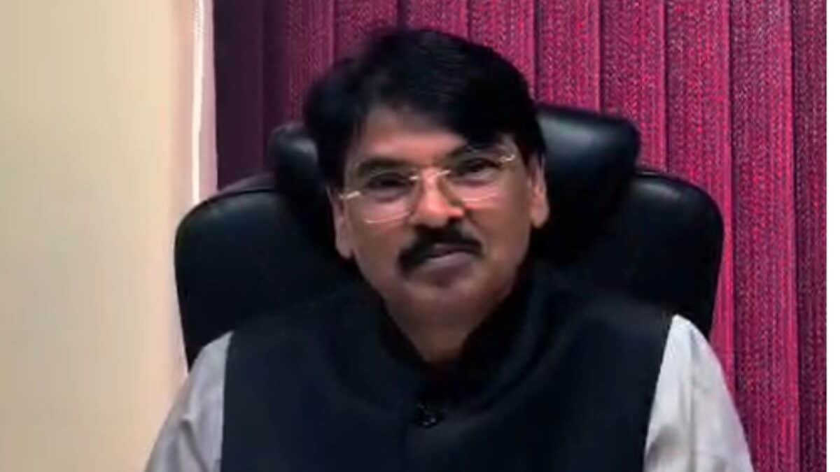 பாருக்குழு தலைவர் மணன் மிஸ்ரா பதவி விலக மறுப்பு