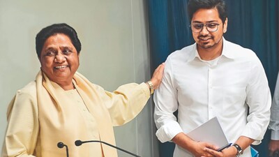BSP Chief Mayawati with her nephew Akash Anand.