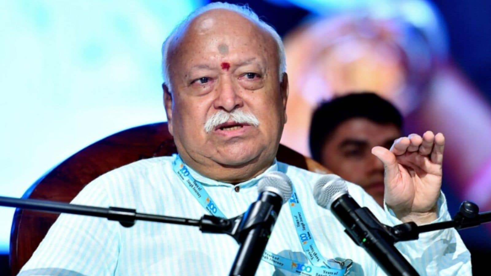 He subsequently enrolled in a postgraduate course in Veterinary Science at a college in Akola. However, during the Emergency in 1975, he left his studies to become a full-time pracharak (worker) of the RSS. He subsequently enrolled in a postgraduate course in Veterinary Science at a college in Akola. However, during the Emergency in 1975, he left his studies to become a full-time pracharak (worker) of the RSS.