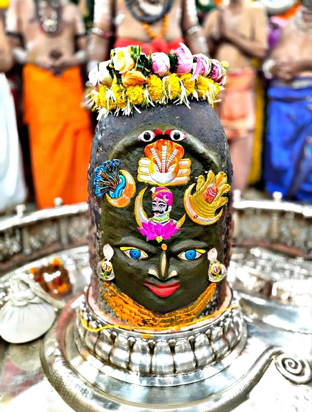 The temple's annual opening is surrounded by religious beliefs and local traditions. Devotees consider Nag Panchami an especially significant opportunity to seek the blessings of Nagchandreshwar, Lord Shiva and Goddess Parvati. (Image: shri.mahakaleshwar.ujjain/Instagram)
