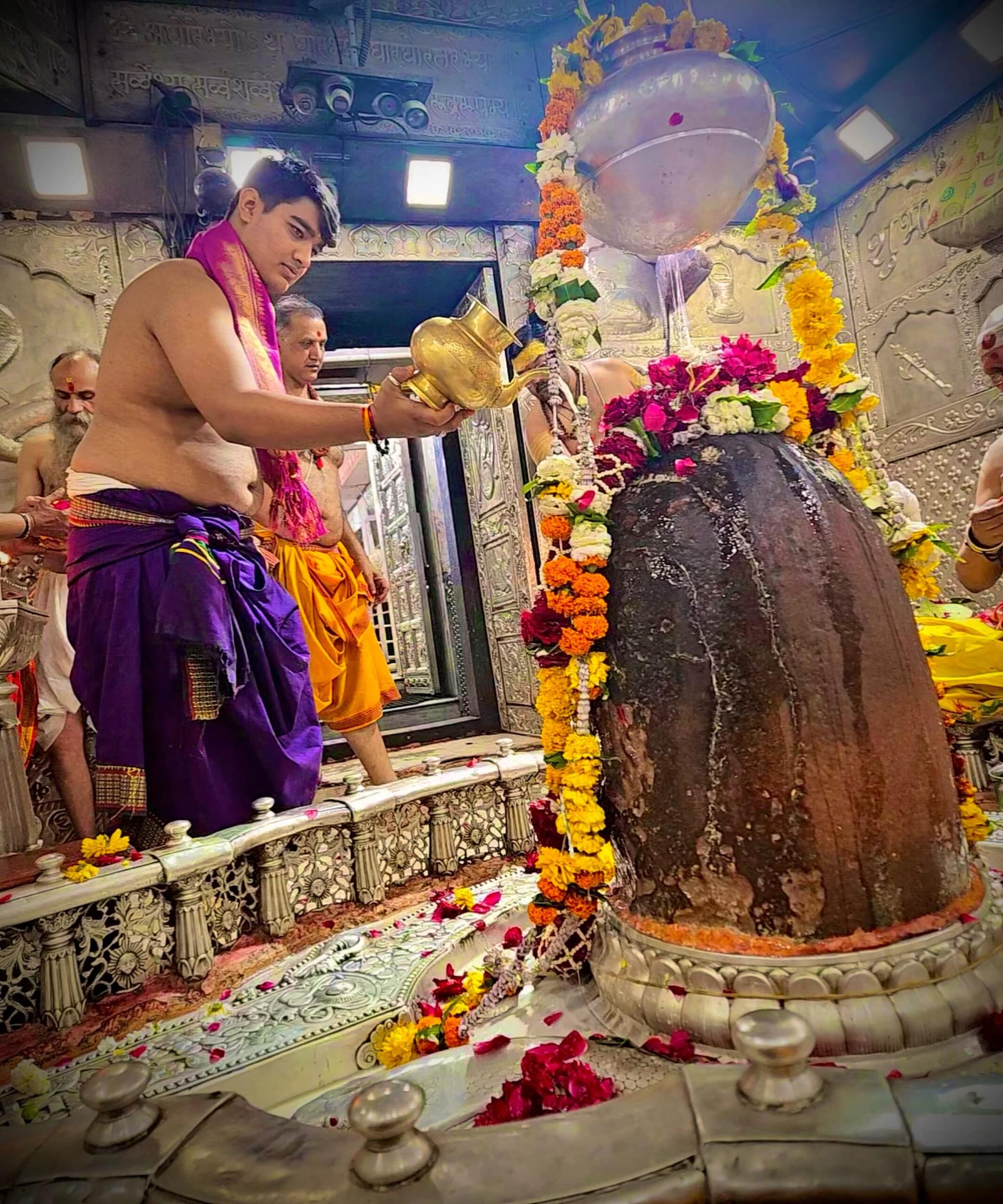 The once-a-year opening naturally creates a huge demand for darshan. In 2026, the rush is expected to be particularly intense because Nag Panchami falls on the same day as the third Monday of Shravan and the third Mahakal Sawari. Local reports said the administration was preparing for roughly 8–10 lakh devotees in Ujjain around the combined observances. (Image: shri.mahakaleshwar.ujjain/Instagram)