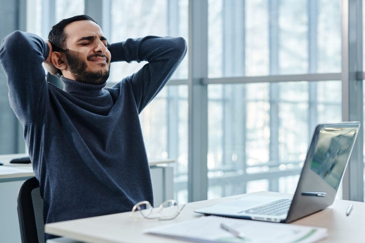 Is Your Back Hurting Everyday After Coming Home From Work? Here Are 7 Reasons Why