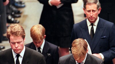 Charles Spencer, Diana's brother, her two sons Harry and William, and her former husband then-Prince Charles arrive at Westminster Abbey in London to attend her funeral ceremony on September 6, 1997. (AFP photo)