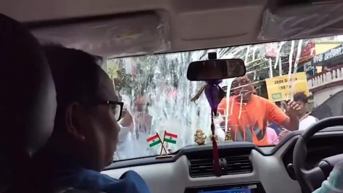 ஹூக்ளியில் குணால் கோஷ் காரின் மீது முட்டை, கல் வீச்சு
