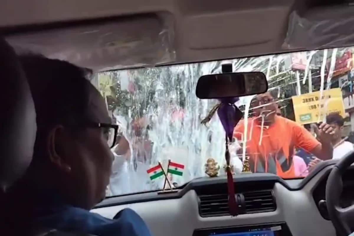 Mamata Loyalist Kunal Ghosh Comes Under Attack As Eggs, Stones Hurled At His Car In Hooghly | Video