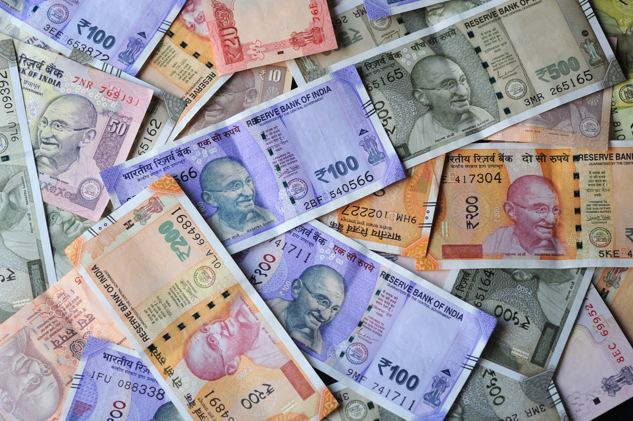 money saving tips India, wealth building habits, personal finance tips, monthly savings plan, investment planning, mutual fund investment tips, health insurance benefits India, జీతం పొదుపు ఎలా చేయాలి, నెలవారీ ఖర్చులు తగ్గించే మార్గాలు, డబ్బు ఆదా చేసే చిట్కాలు, పెట్టుబడి పెట్టడం ఎలా, సంపద పెంచుకునే మార్గాలు, మ్యూచువల్ ఫండ్స్‌లో పెట్టుబడి, హెల్త్ ఇన్సూరెన్స్ ఎందుకు అవసరం