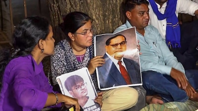 Ravindra Wakode and Sonali Wakode, parents of 22-year-old B Tech student Sahil Wakode, who allegedly died by suicide at the IIT Bombay campus, hold a protest. File image/PTI