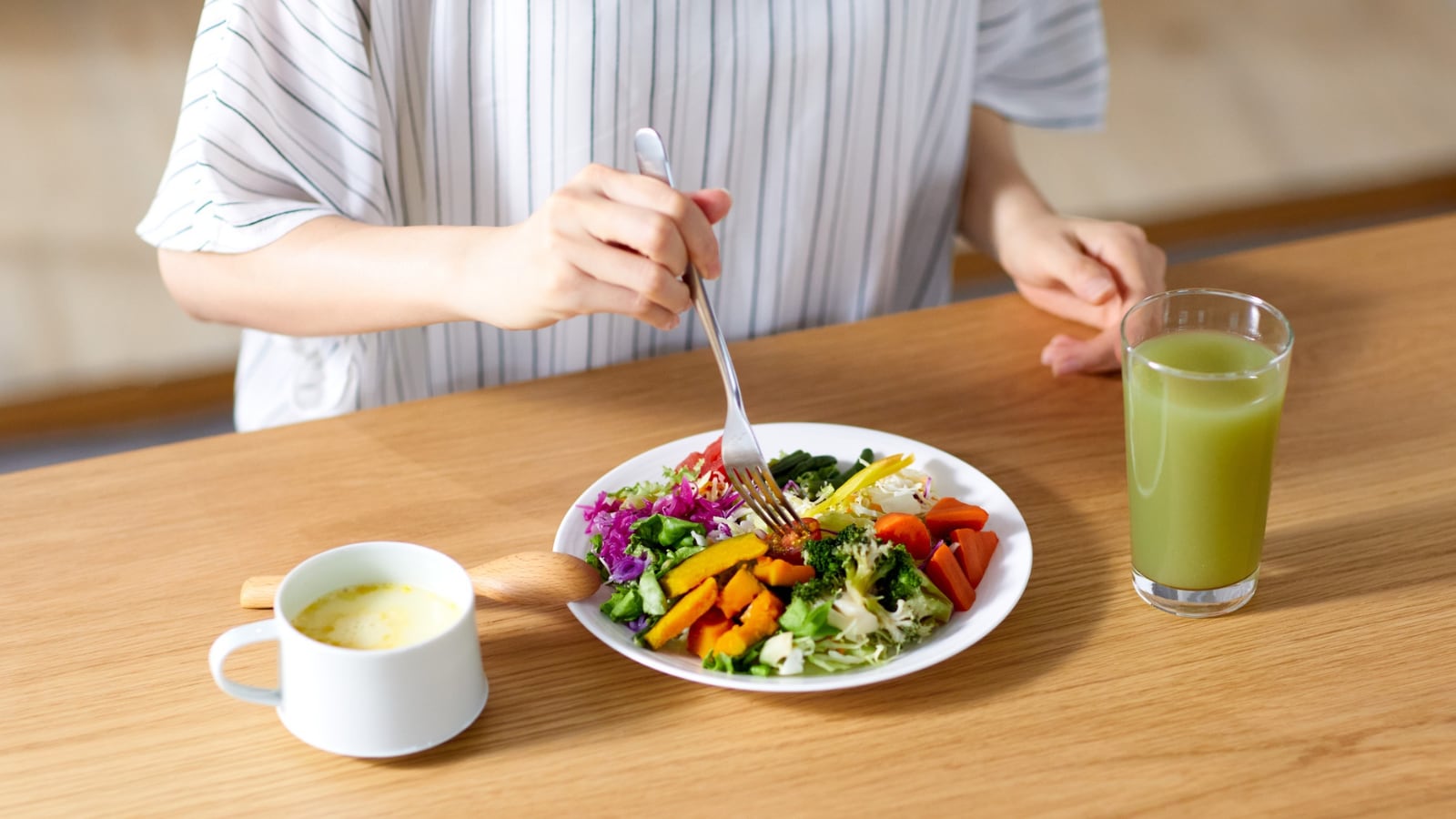 Why Eating Right Isn’t Fixing My Hair Fall, Brittle Nails And Low Energy, Nutritionists Explain The ‘Hidden Hunger’ Paradox 3 Why Eating Right Isn’t Fixing My Hair Fall, Brittle Nails And Low Energy, Nutritionists Explain The ‘Hidden Hunger’ Paradox 2