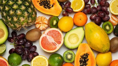 From Apples to Kiwis: 8 Fruits You Should Always Eat with the Peel (Image: Canva)