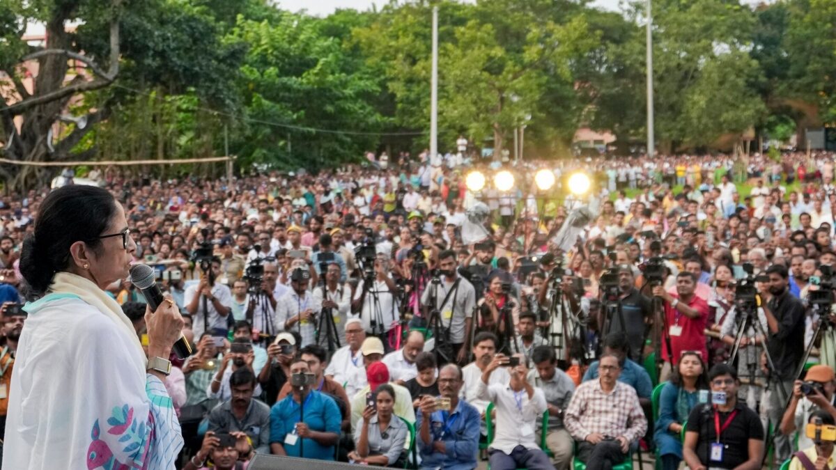 பெங்கால் எஸ்ஐஆர் விவகாரம்: தலைமை தேர்தல் ஆணையர் மீது மம்தா பனர்ஜி கடும் விமர்சனம்