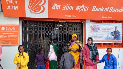Bank unions have deferred their proposed three-day nationwide strike after talks with the Indian Banks’ Association. (IMAGE: PTI)