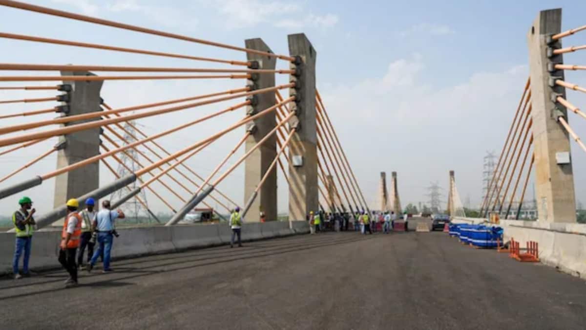 பராபுல்லா கட்டம்-3 சாலையில் கடும் போக்குவரத்து நெரிசல்