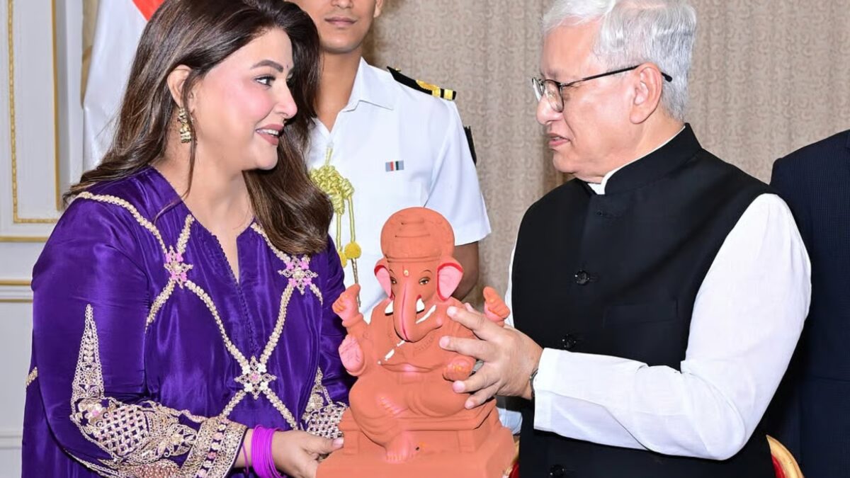 Hina Khan Meets Maha Governor Jishnu Dev Ahead Of Ganesh Chaturthi, Urges Fans To Go Eco-Friendly