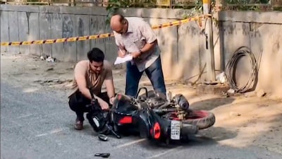 Delhi Police carrying out probe at the site of the Aastha Kunj incident. (Source: PTI)