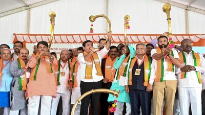Karnataka BJP President BY Vijayendra, state Assembly LoP R. Ashoka, former state CM BS Yediyurappa and others during the inauguration ceremony of the Ballari Chalo Padayatra in Bengaluru. (Handout via PTI Photo)