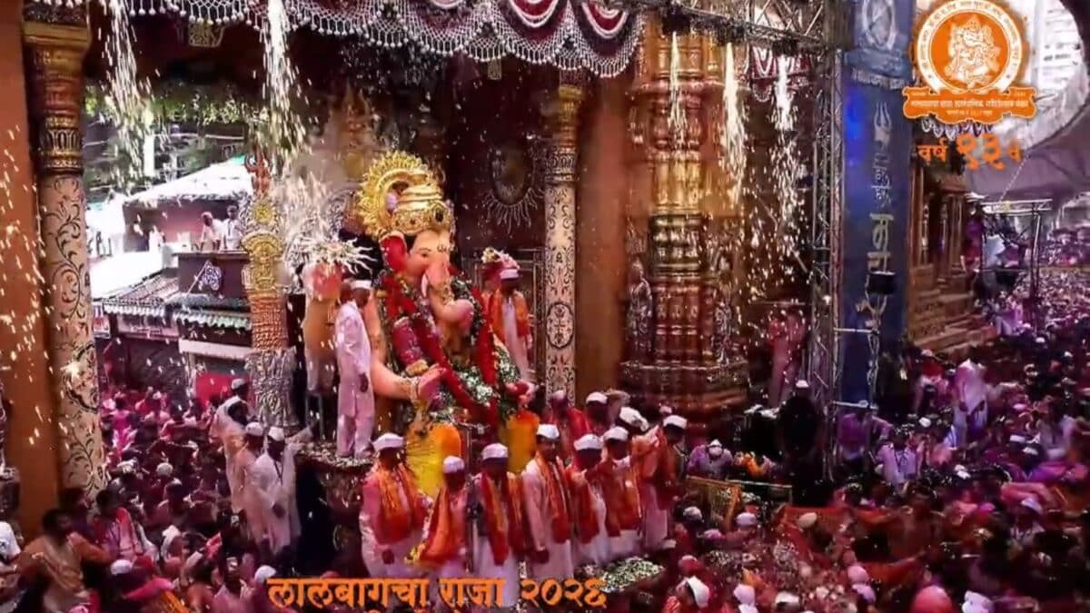 Lalbaugcha Raja Visarjan 2026 LIVE: Mumbai Procession Moves Towards Byculla