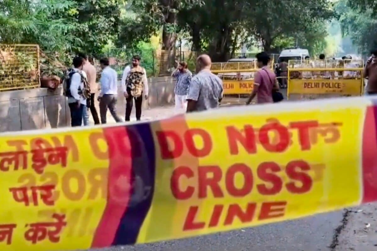 Delhi Teen Gang-Raped By Men Posing As Cops Near Kalkaji Temple; Three Arrested
