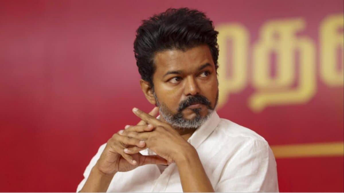 கரூர் நெரிசல் விபத்தின் முதல் ஆண்டு நினைவு: விஜய் அஞ்சலி